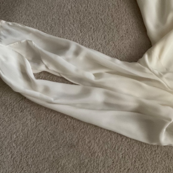 J Peterman cream silk blouse - perfect for the holidaya - Picture 5 of 6